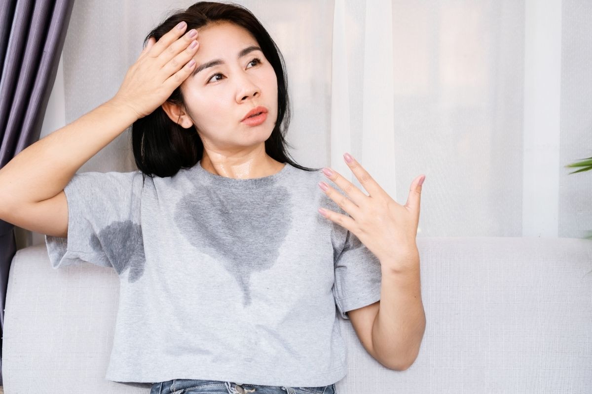 Antiperspirant vs Deodorant: The Key Differences